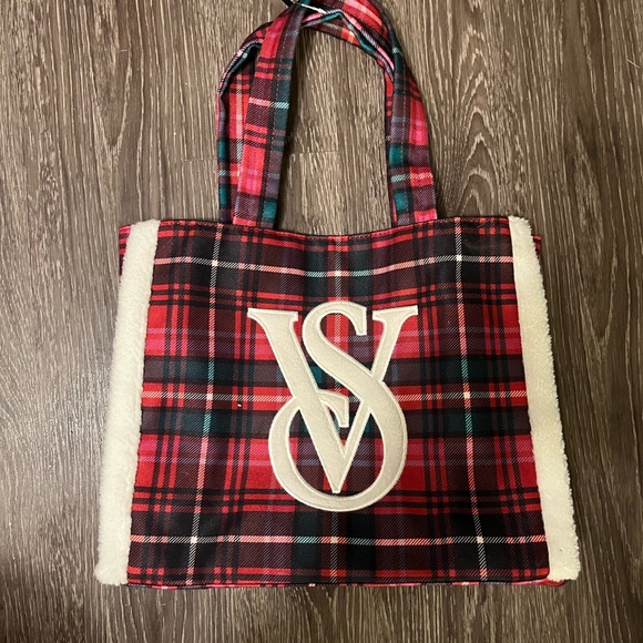 Victoria's Secret Handbags - NWT Victoria’s Secret Plaid Bag with White Furry Detailing